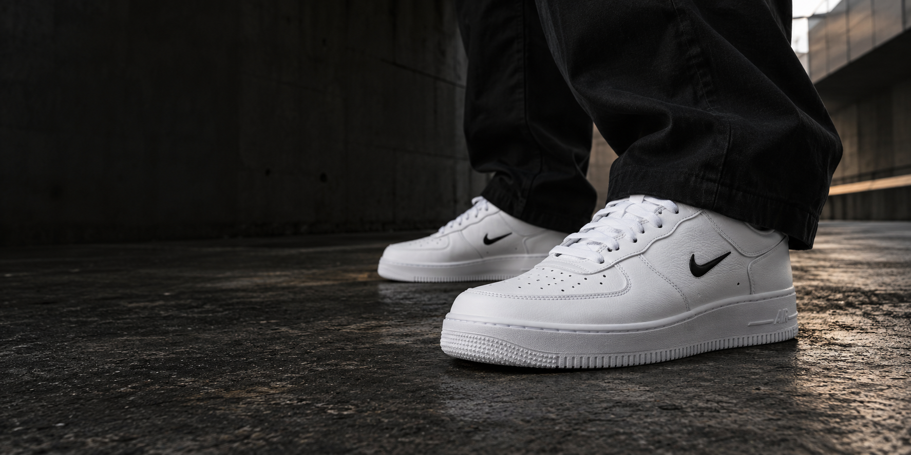 Sneakers blanches, look urbain